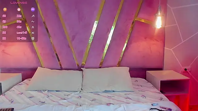 Snapshot of Nina_Harper chatting on December 13, 12:39 pm Nina Harper online show from December 13, 12:39 pm