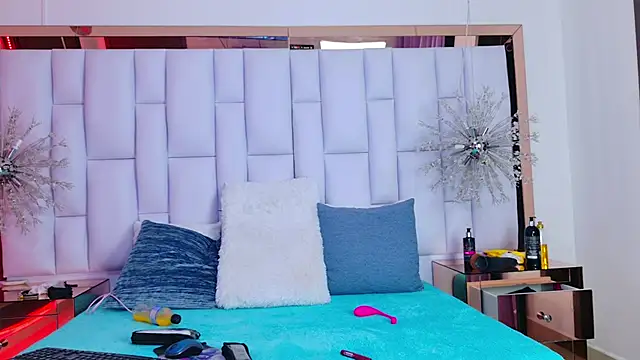 Snapshot of LiliFox18 chatting on December 19, 7:18 pm LiliFox18 online show from December 19, 7:18 pm