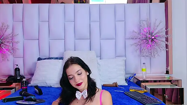 Snapshot of LiliFox18 chatting on December 22, 10:25 pm LiliFox18 online show from December 22, 10:25 pm