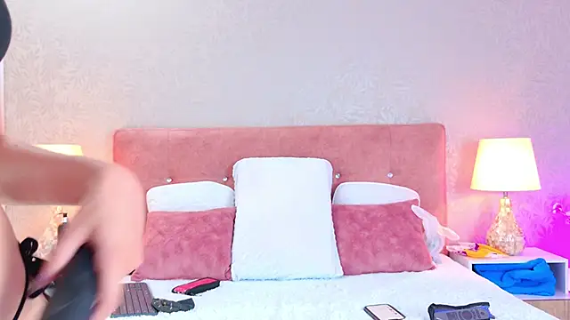 Snapshot of LiliFox18 chatting on February 7, 7:06 pm LiliFox18 online show from February 7, 7:06 pm