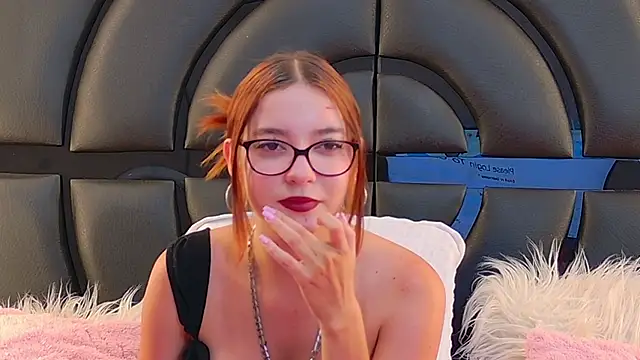 Snapshot of LiliFox18 chatting on March 5, 10:21 pm LiliFox18 online show from March 5, 10:21 pm