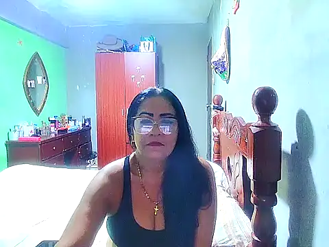 Snapshot of rosi_pamela chatting on December 9, 9:26 pm rosi pamela online show from December 9, 9:26 pm