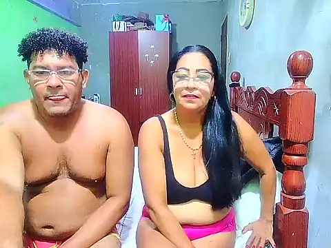 Snapshot of rosi_pamela chatting on December 28, 6:08 pm rosi pamela online show from December 28, 6:08 pm