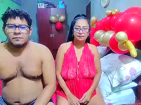 Snapshot of rosi_pamela chatting on February 15, 1:10 am rosi pamela online show from February 15, 1:10 am