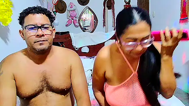 Snapshot of rosi_pamela chatting on December 4, 10:40 pm rosi pamela online show from December 4, 10:40 pm