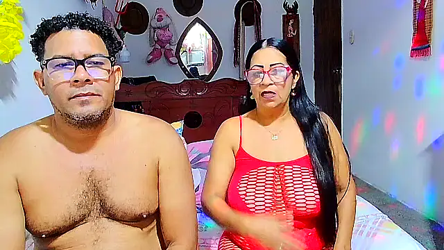 Snapshot of rosi_pamela chatting on December 5, 9:00 pm rosi pamela online show from December 5, 9:00 pm