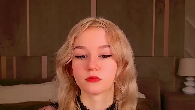 NaomiLoys online show from February 9, 5:11 pm