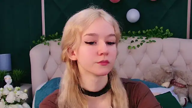 NaomiLoys online show from February 16, 5:04 pm