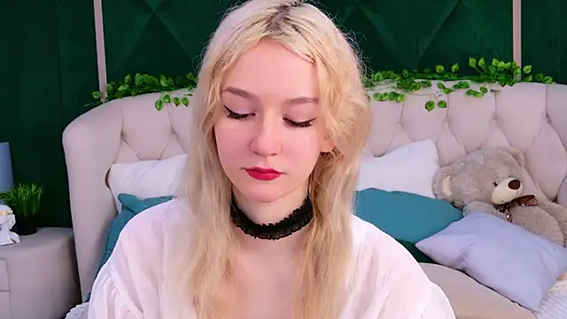 NaomiLoys online show from March 6, 8:48 pm