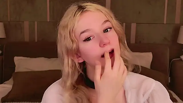 NaomiLoys online show from March 10, 4:17 am