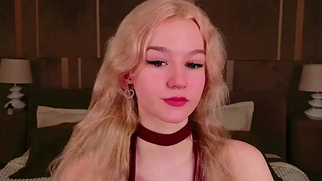 NaomiLoys online show from March 22, 3:30 am