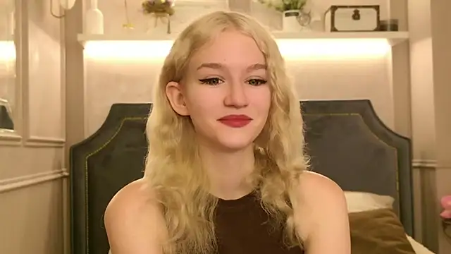 NaomiLoys online show from September 22, 10:50 am