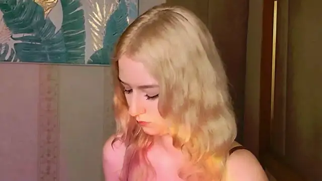 Snapshot of NaomiLoys chatting on November 20, 11:21 am NaomiLoys online show from November 20, 11:21 am