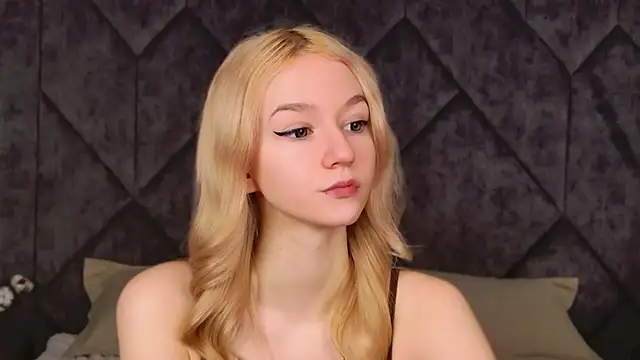 NaomiLoys online show from March 6, 3:41 pm