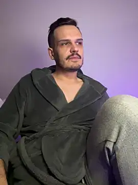 Snapshot of bearded_beauty chatting on December 20, 3:14 am bearded beauty online show from December 20, 3:14 am