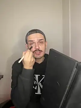 Snapshot of bearded_beauty chatting on February 2, 4:11 pm bearded beauty online show from February 2, 4:11 pm