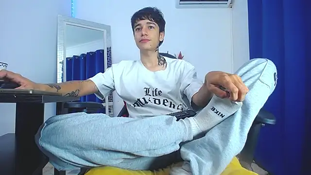 Zacktk7 online show from February 1, 5:05 pm