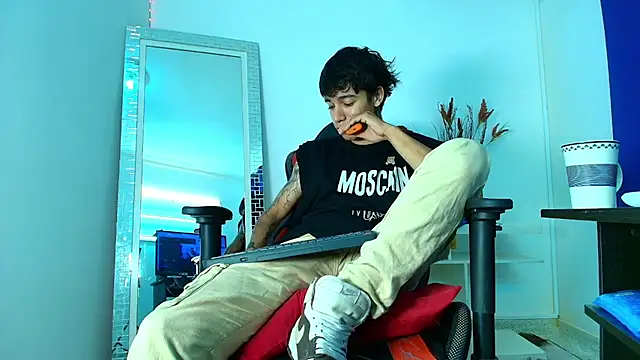 Zacktk7 online show from February 10, 8:00 pm