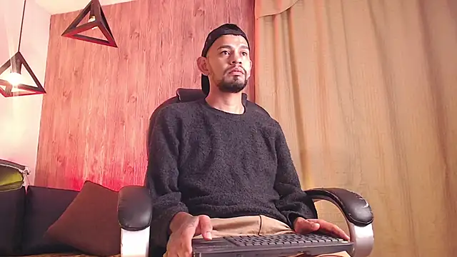 Snapshot of Bedobigcock chatting on February 13, 2:01 am Bedobigcock online show from February 13, 2:01 am