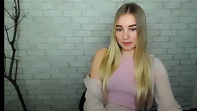 Snapshot of Queen_ofLove chatting on December 31, 10:58 am Queen ofLove online show from December 31, 10:58 am