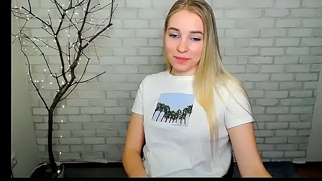 Snapshot of Queen_ofLove chatting on March 21, 7:24 pm Queen ofLove online show from March 21, 7:24 pm