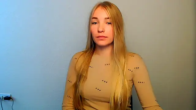 Snapshot of Queen_ofLove chatting on October 12, 11:42 am Queen ofLove online show from October 12, 11:42 am