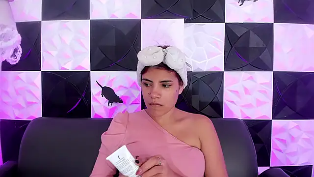 Snapshot of AfroditaMoore chatting on October 30, 4:14 am AfroditaMoore online show from October 30, 4:14 am