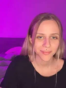 Snapshot of lunawolf21 chatting on December 12, 7:30 am lunawolf21 online show from December 12, 7:30 am