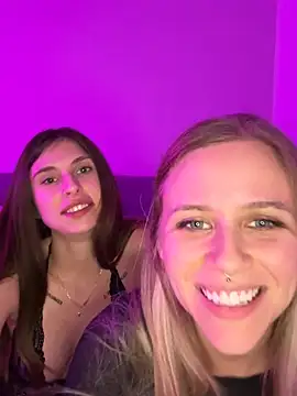 Snapshot of lunawolf21 chatting on December 26, 7:27 pm lunawolf21 online show from December 26, 7:27 pm