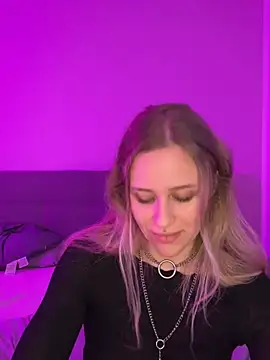 Snapshot of lunawolf21 chatting on January 12, 7:11 am lunawolf21 online show from January 12, 7:11 am