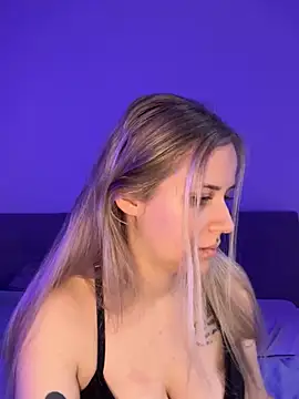 Snapshot of lunawolf21 chatting on February 2, 7:30 am lunawolf21 online show from February 2, 7:30 am