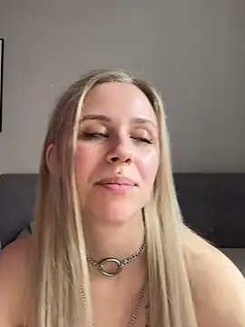 Snapshot of lunawolf21 chatting on February 24, 7:00 am lunawolf21 online show from February 24, 7:00 am