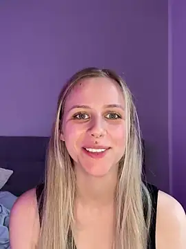 Snapshot of lunawolf21 chatting on March 10, 8:15 am lunawolf21 online show from March 10, 8:15 am