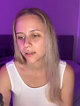 Snapshot of lunawolf21 chatting on October 13, 7:03 pm lunawolf21 online show from October 13, 7:03 pm