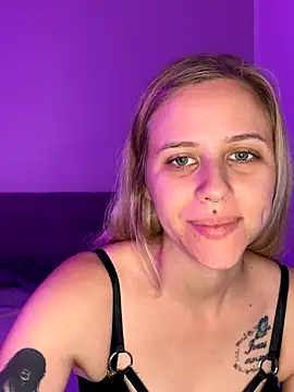 Snapshot of lunawolf21 chatting on October 16, 6:25 am lunawolf21 online show from October 16, 6:25 am