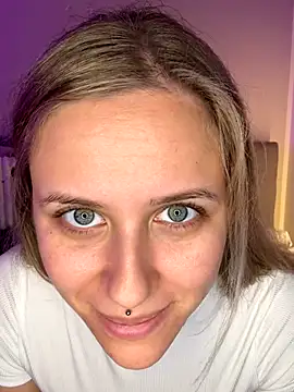 Snapshot of lunawolf21 chatting on October 23, 7:07 am lunawolf21 online show from October 23, 7:07 am