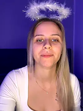 Snapshot of lunawolf21 chatting on December 4, 7:39 am lunawolf21 online show from December 4, 7:39 am