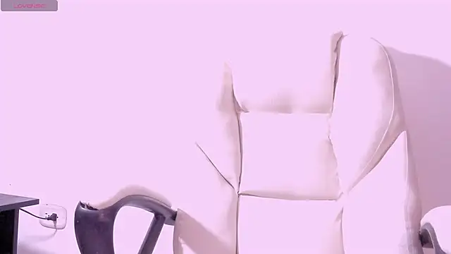 Snapshot of vivianne_scott chatting on October 15, 12:38 pm vivianne scott online show from October 15, 12:38 pm