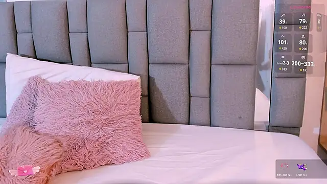 Snapshot of vivianne_scott chatting on October 24, 12:01 pm vivianne scott online show from October 24, 12:01 pm