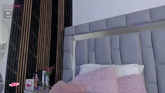 Snapshot of vivianne_scott chatting on November 18, 12:20 pm vivianne scott online show from November 18, 12:20 pm