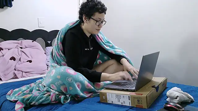 luxandracon23 online show from March 25, 1:17 pm