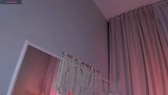 Kim Oberlin  online show from March 4, 9:40 am