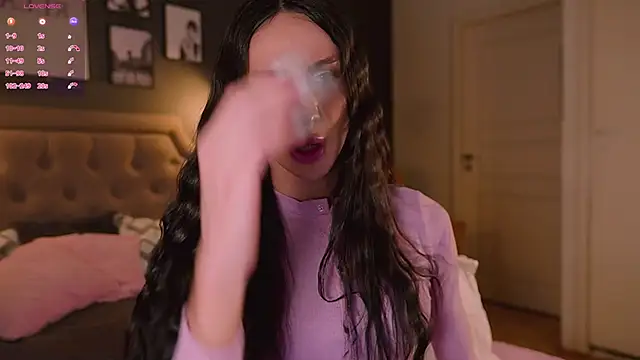 Kim Oberlin  online show from March 22, 11:21 am