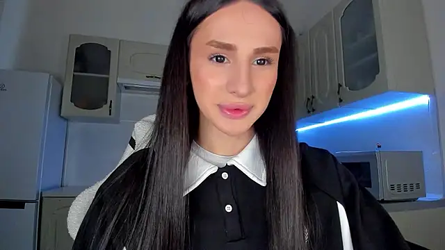 Kim Oberlin  online show from February 5, 1:05 pm