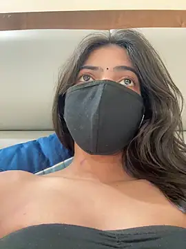 Lunaxx001 online show from April 1, 8:37 am