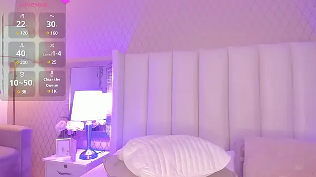 SophiaSmiiths  online show from March 10, 11:38 pm