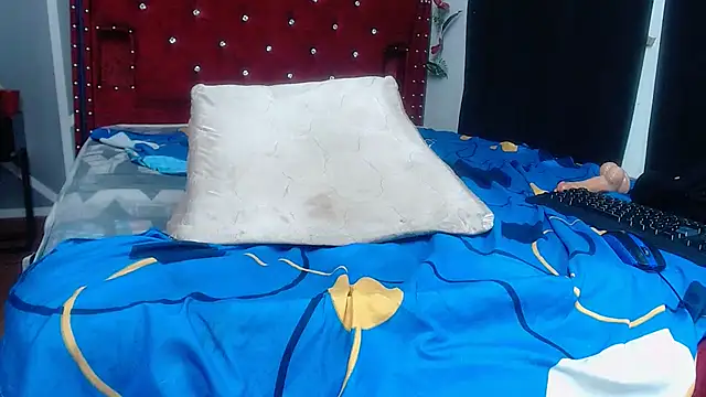 stephanieross202cl online show from February 23, 9:44 am