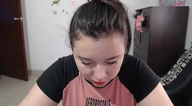 Snapshot of allison_11p chatting on December 18, 3:11 pm allison 11p online show from December 18, 3:11 pm