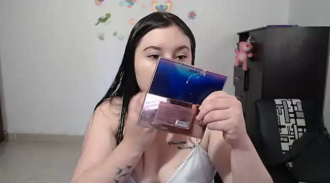 Snapshot of allison_11p chatting on January 16, 1:04 pm allison 11p online show from January 16, 1:04 pm