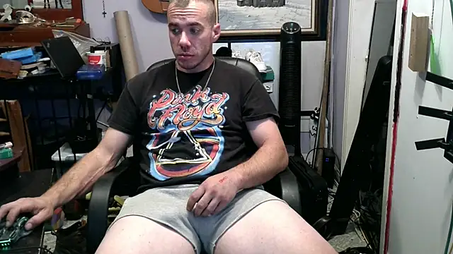 ScubaStevex online show from November 12, 6:58 am